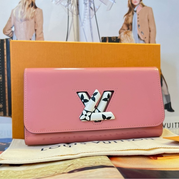 Louis Vuitton Handbags - LV Portefeuille Twist Clutch in Pink Patent Leather Authentic Louis Vuitton